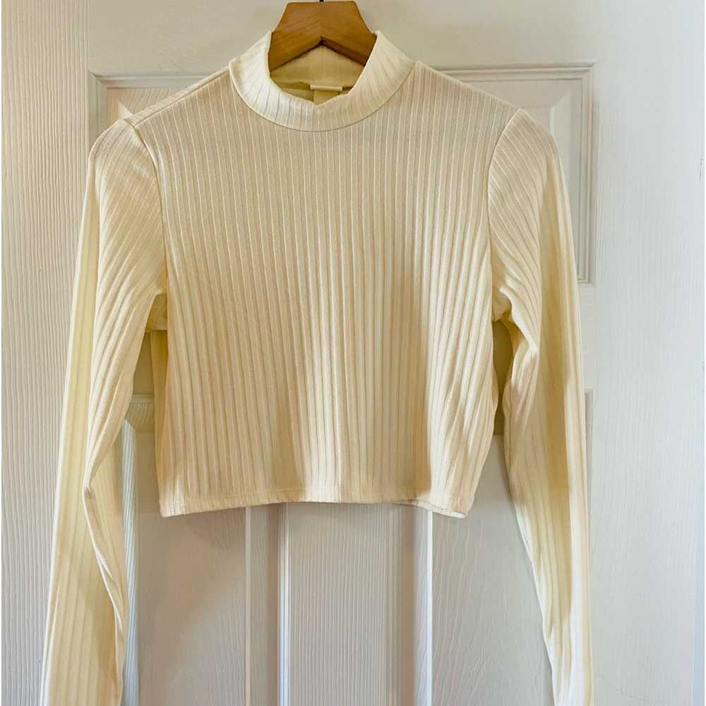 Lightweight Ivory Cropped Mock Turtleneck Size M